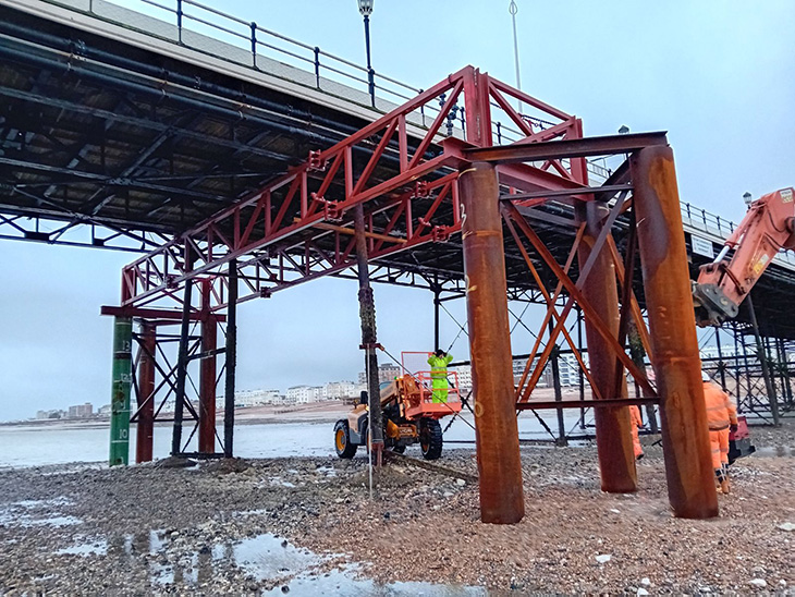 Worthing Pier - the two trusses in place (19-11-2024)