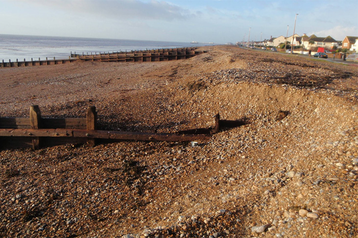 Worthing Beach - Outflanking at northern end of groyne